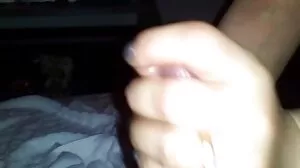 اداس ماں کی ضروریات کے سوتیلے بیٹے کے آرام کے ہاتھوں