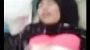 گرم ، شہوت انگیز کوگر فراہم کرتا ہے کے لئے اس کی بلی Stepson