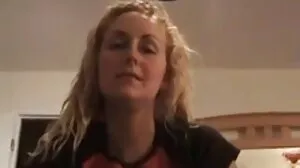 Busty میا خلیفہ آتا ہے رات کے کھانے کے لئے