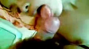 کسی نہ کسی طرح Cockin کے نوجوانوں Preslee اپنی مرضی کے مطابق