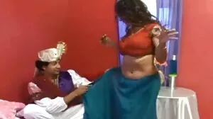 Miss ایوا Lovia اس کی ٹانگیں پھیلا کے لئے ایک بہت بڑا ڈک