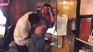 ماں seduces اس کے بھتیجے کی گرل فرینڈ