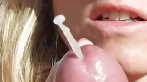 گستاخ بہن Scarlett کی اجازت دیتا ہے مشکل ڈک میں