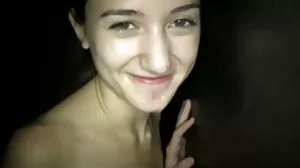 کو Buxom ماں کے ساتھ چھاتی کے ساتھ