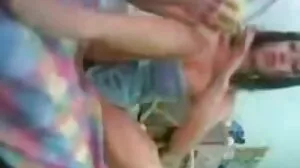 Busty MILF احکامات beefstick گھر کی ترسیل