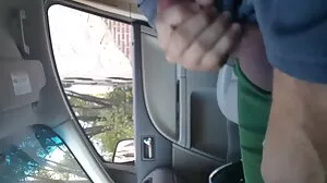 گرم ، شہوت انگیز کٹر کارروائی کے ساتھ خوبصورت brunette نوعمر اور اس kinky stepmom