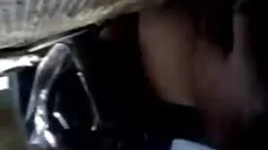 سنہرے بالوں والی MILF باہر ہے کے لئے تازہ گوشت