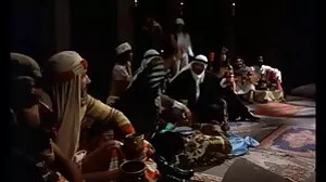 اونچی ایڑیوں کے بل پھر