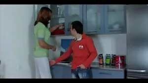 Alura کی بھاری چھاتی کے سوتیلے بیٹے مصیبت سے باہر!